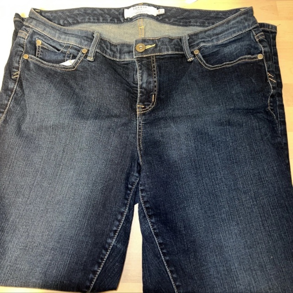 NWOT Torrid 14R Medium Wash Blue Denim Slim Boot Cut First At Fit Jeans.